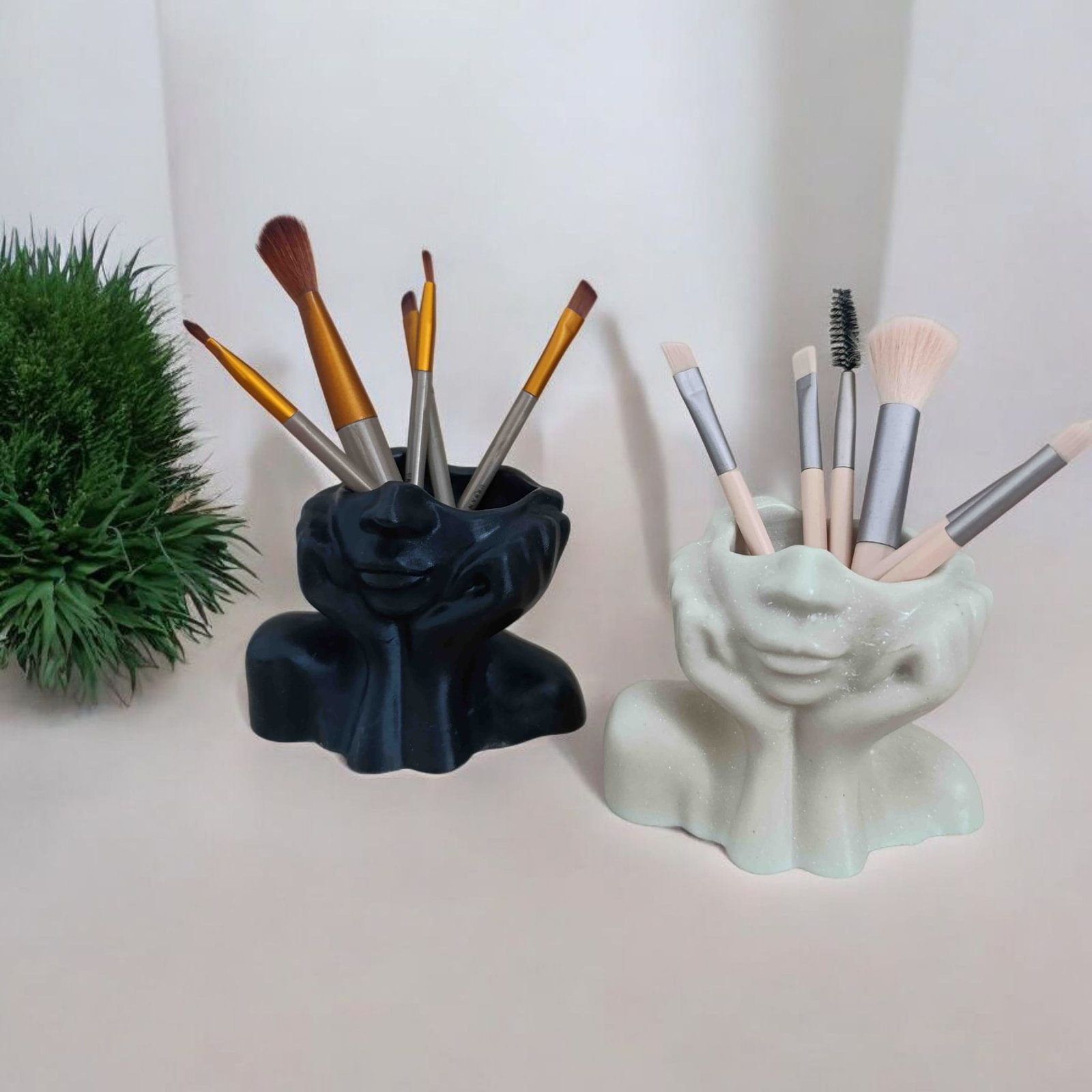 Porte-pinceaux visage en résine – Organisateur maquillage design & décoratif – Image 3